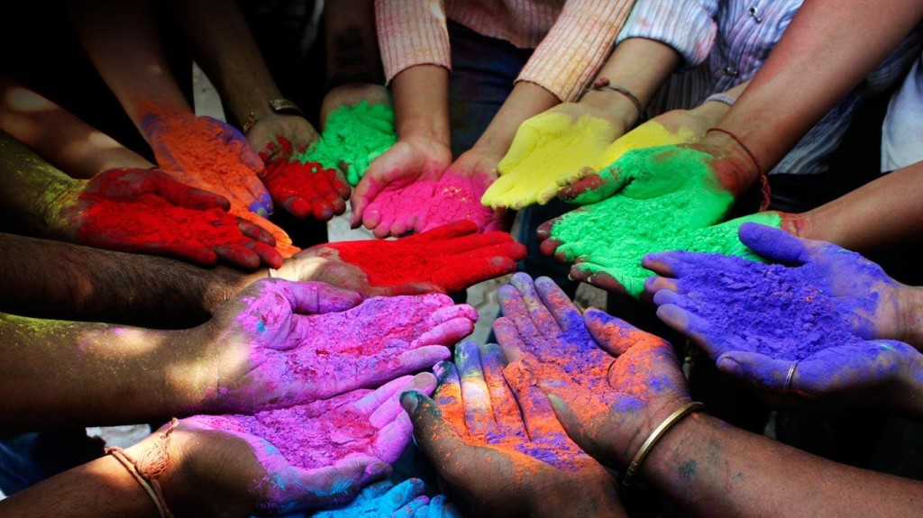 holi-hands