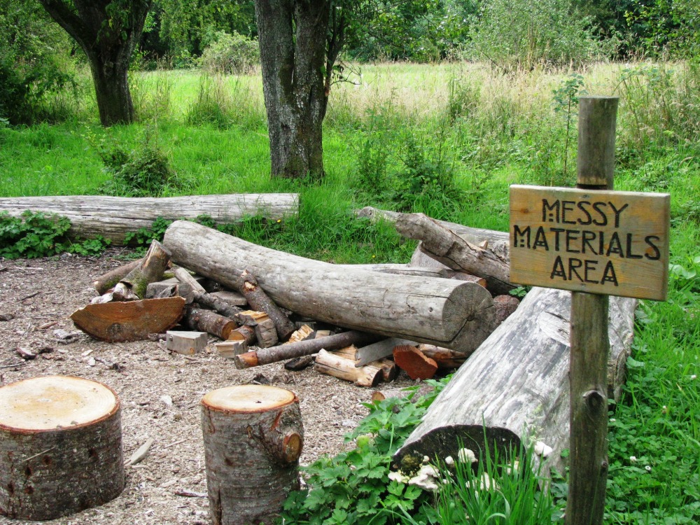 loose-logs-in-a-natural-playspace